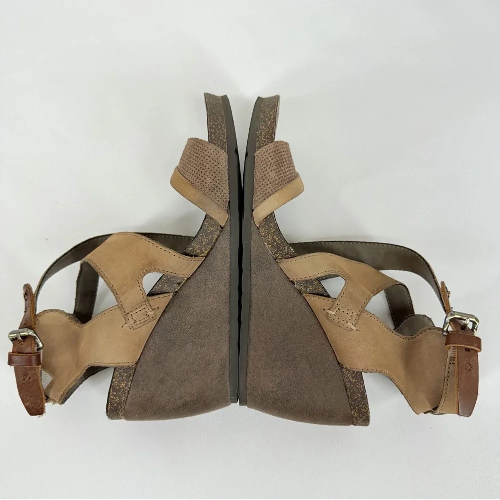 OTBT Women’s size 7.5 Taupe Freedom Wedge Strappy Sandal